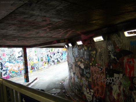 Exploring the Graffiti Tunnel 2008 | inlovewiththeworld.com